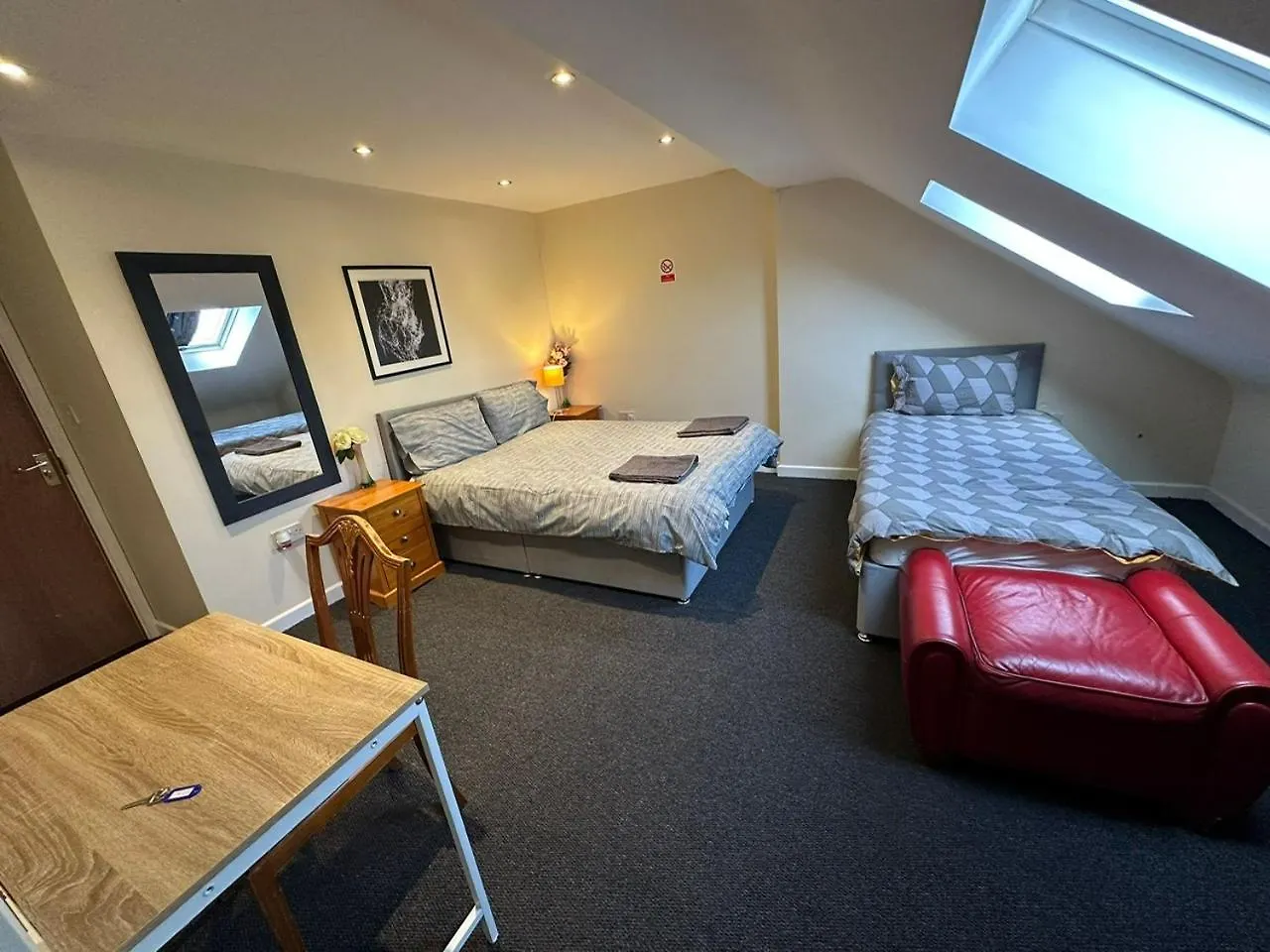 Luton Town House Near Airport Apartment United Kingdom